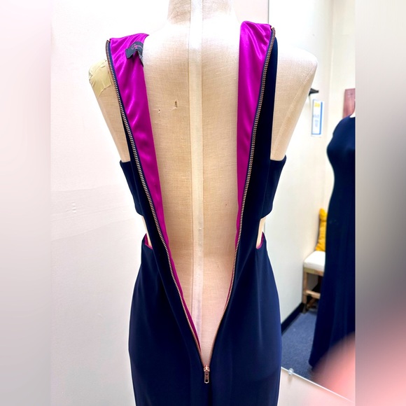 AQUA sleeveless gown. Like New condition. Size 2. Made in USA - Picture 4 of 12